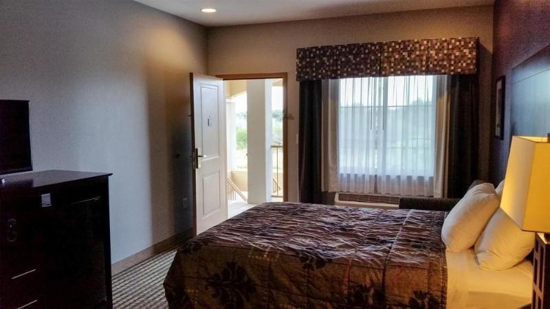 Belmont Inn And Suites Beeville Екстериор снимка